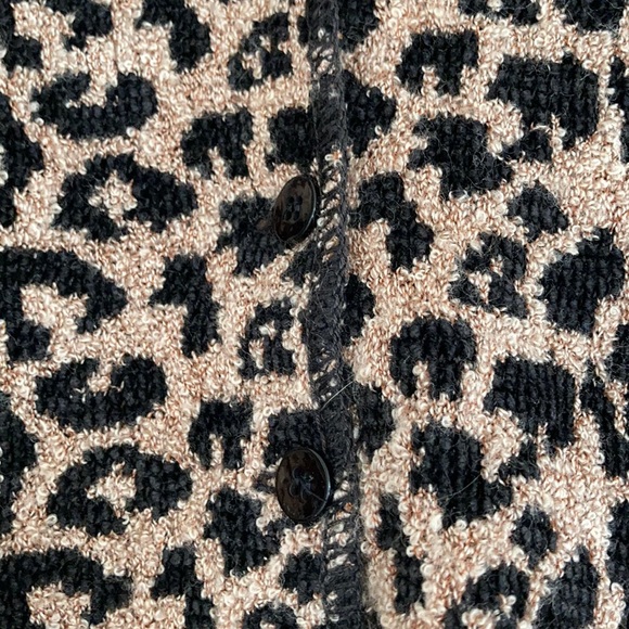 Cheetah Print Sweater - Picture 2 of 3